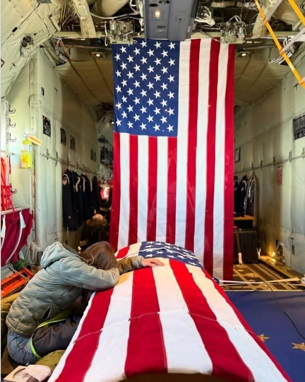 美国飞行员被俘虏了
目前对于特朗普政府来说，压力非常大，因为不仅最先进的F-35