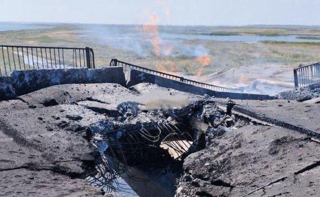 当地时间8月6日，乌克兰的风暴阴影导弹击中了俄军后勤补给主要依赖的两座桥梁，这两