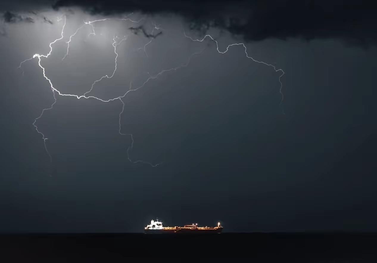 当地时间4月23日，伊朗议会副议长表示，首笔霍尔木兹海峡通行费收入已汇入中央银行