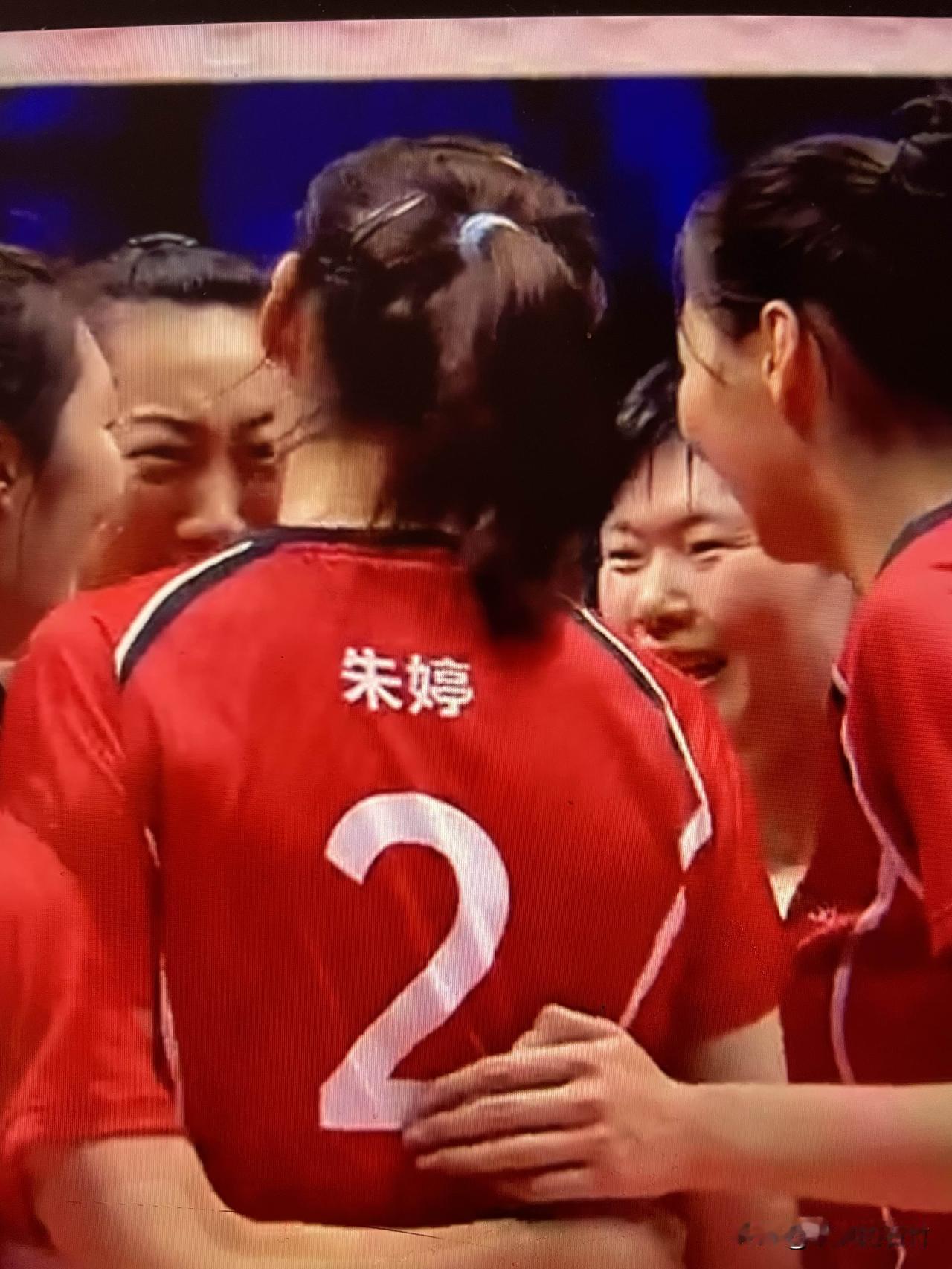 朱婷带领河南女排3:0战胜北京女排
全运会河南女排对阵北京女排河南女
大比分河南