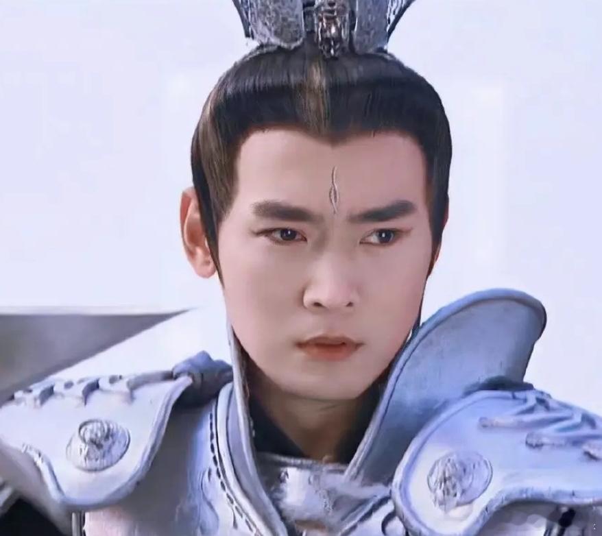 #二郎神 张翰# 确实像哈哈哈哈哈哈哈，不过怎么不按这张脸来，提到杨戬就想到焦恩