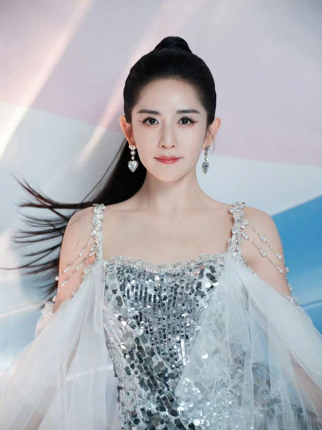 谢娜不再害怕 娜姐快乐当家，不再害怕。姐姐当家 终于官宣，烦恼对娜姐来说果然是不