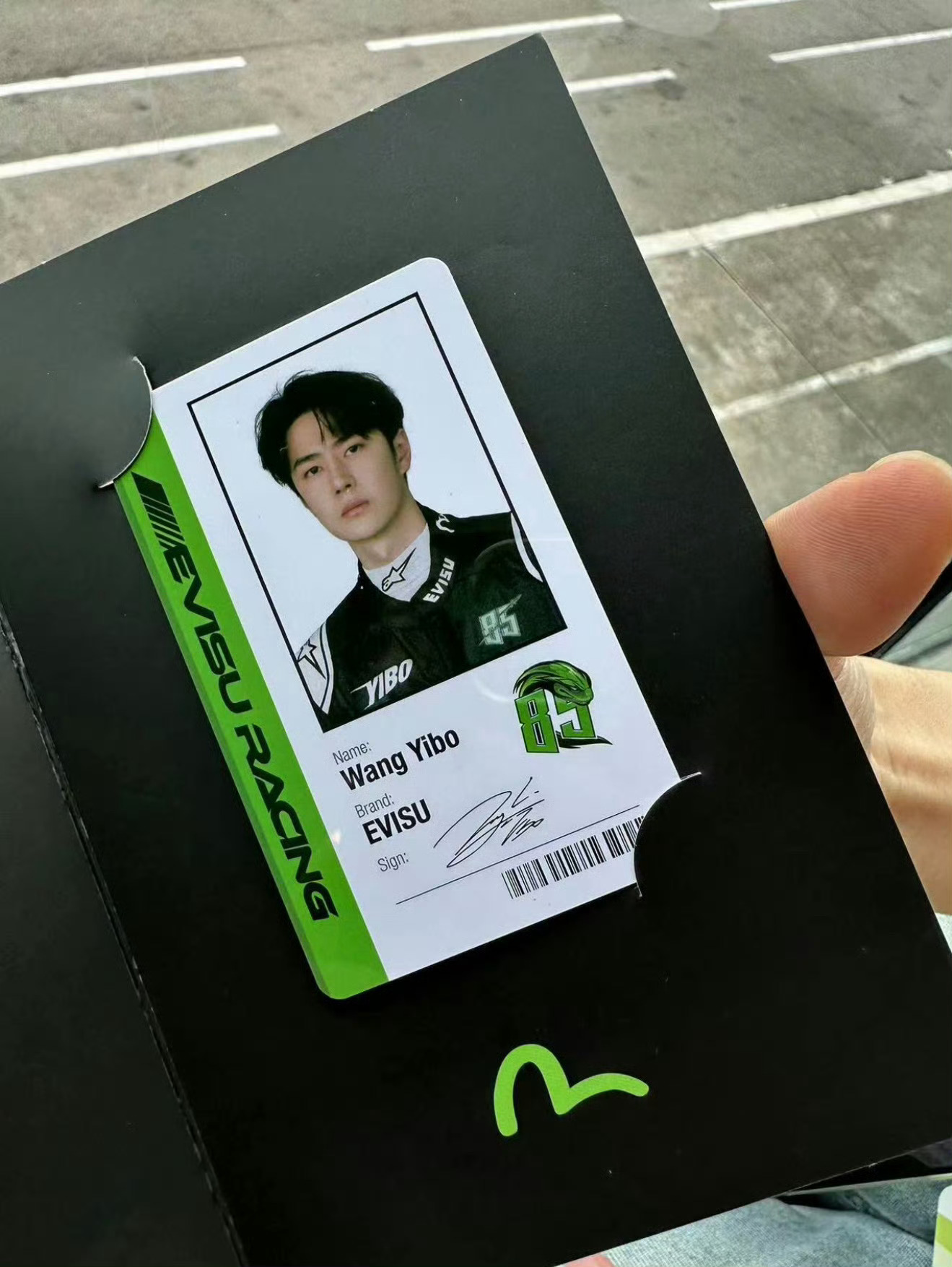 #王一博赛车ID卡#王一博赛车🏎️ID卡🈶真的好帅啊，少年的坚毅眼神和意气风