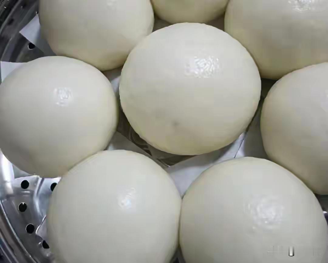 在我们日常生活中，馒头似乎是一种再普通不过的主食，似乎也没有人会特别在意它背后隐