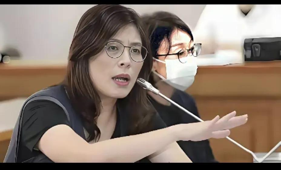 郑丽文开除不了徐巧芯，那就给她来个不是开除的开除
   
徐巧芯绝非等闲之辈，军