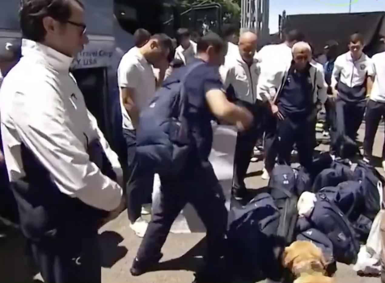 52岁卡纳瓦罗暴怒！乌兹全队遭探测器搜查+警犬闻包 荷兰却获放行世界杯即将开幕，