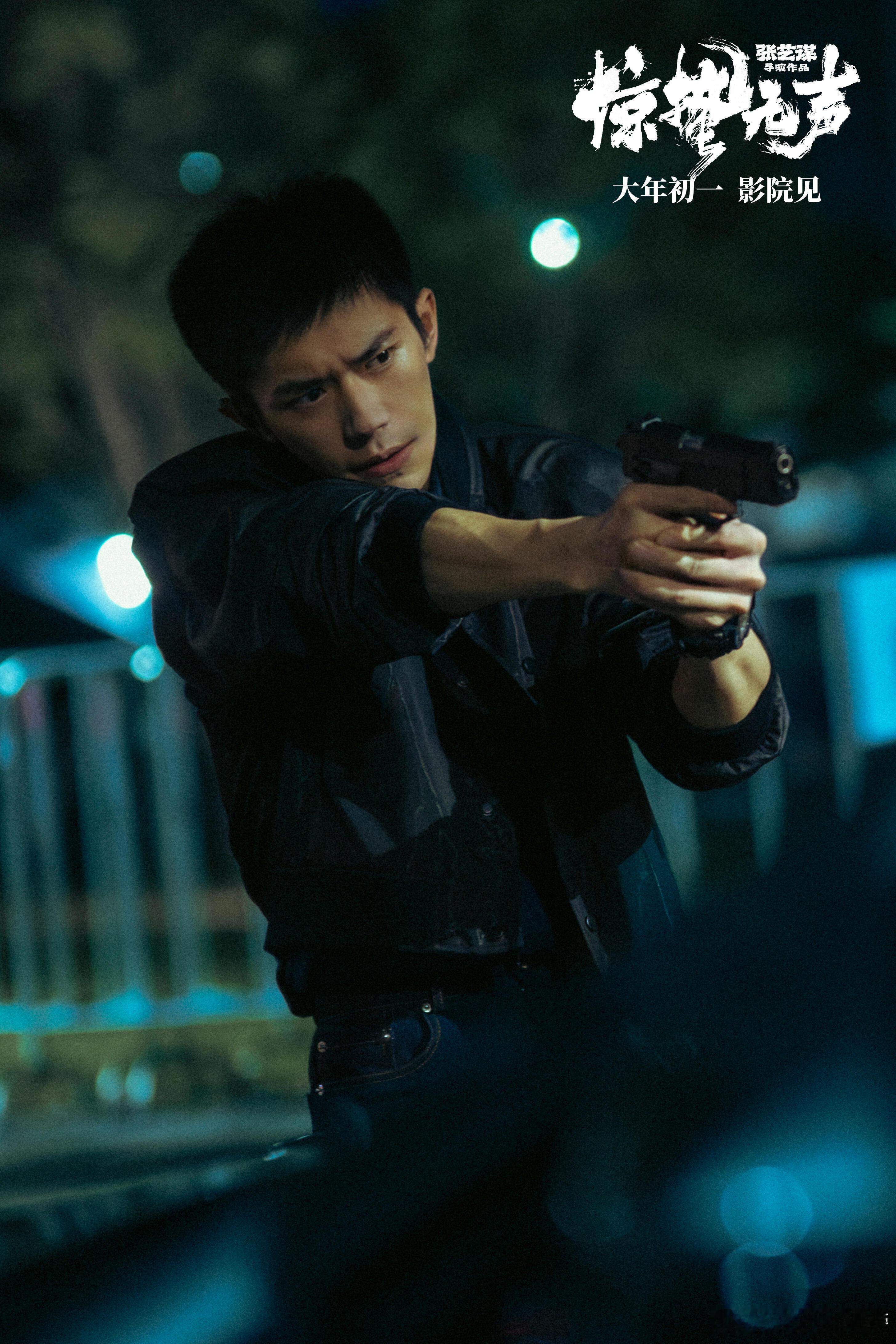 易烊千玺悟性这一块 看完《惊蛰无声》片场过戏，不得不夸易烊千玺悟性高！导演轻轻一