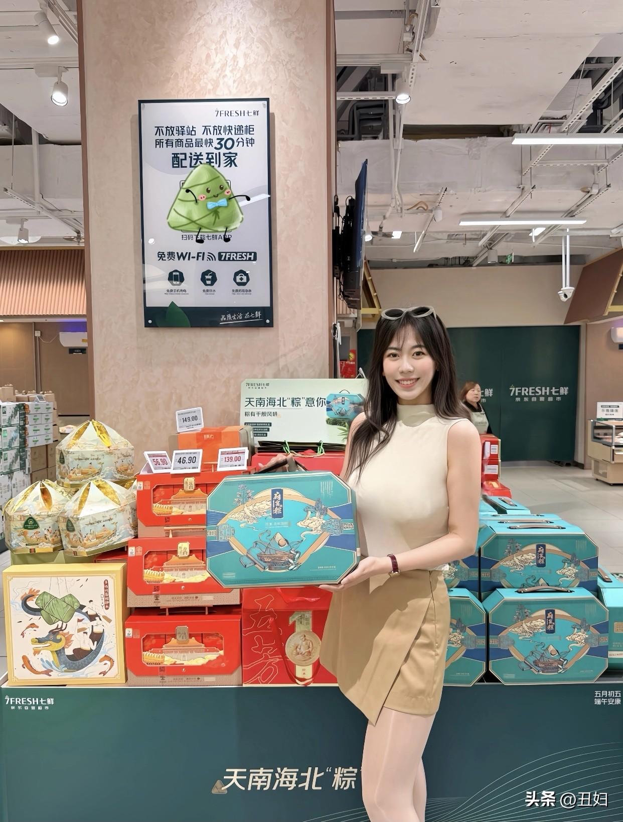 怎样穿搭知性又显身材?衣服材质要注重质感，避免廉价感。