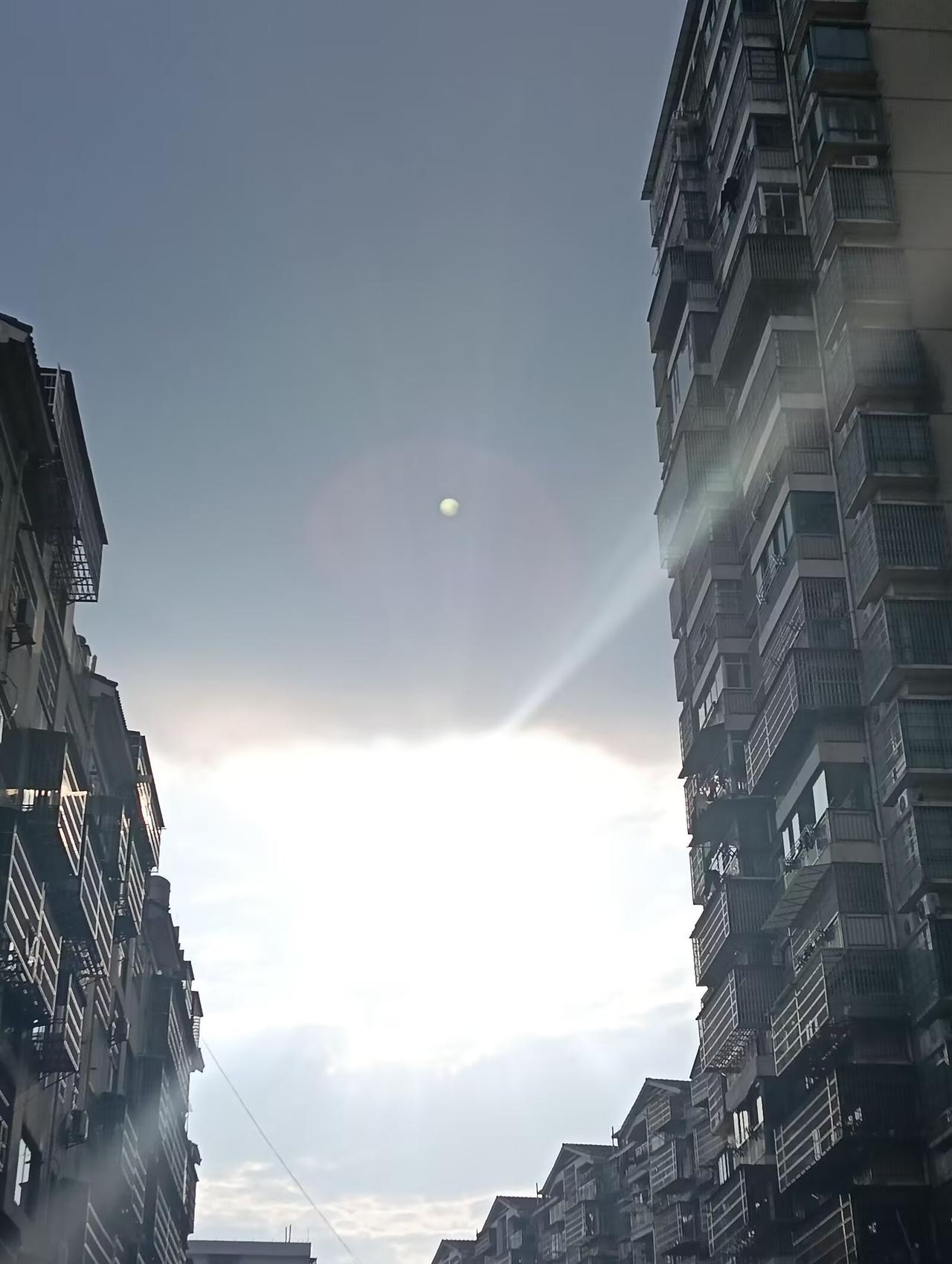 善待自己，最好的生活方式是什么人一定要活出自己，心里有片自己的天地，别被世俗带着