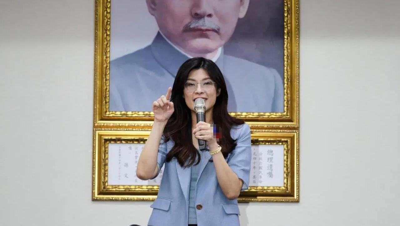 郑丽文拟赴大陆，共谋两岸百年大计，民进党“估计”坐不住了加速转移岛内资产！ 
 