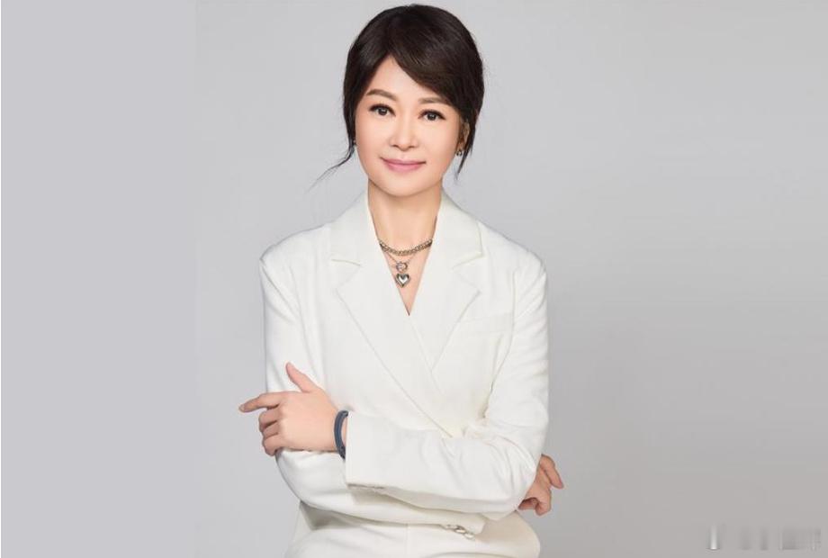 中天一姐离开中天，升成中视董事长兼总经理。 