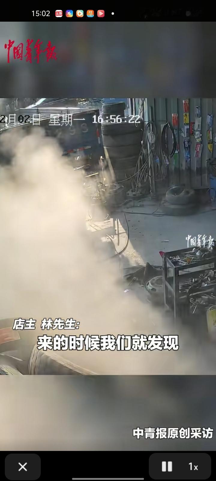 2月2日，广东深圳。男子作业时，前方充气中的轮胎突然爆炸，被强大气流崩飞倒地。