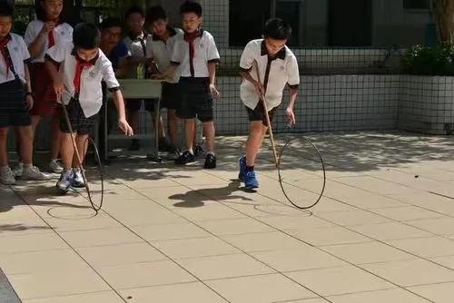 我们小时候没有新奇的玩具，但是我们那时拥有最美的记忆，最快乐 的童年！瓶瓶罐罐成