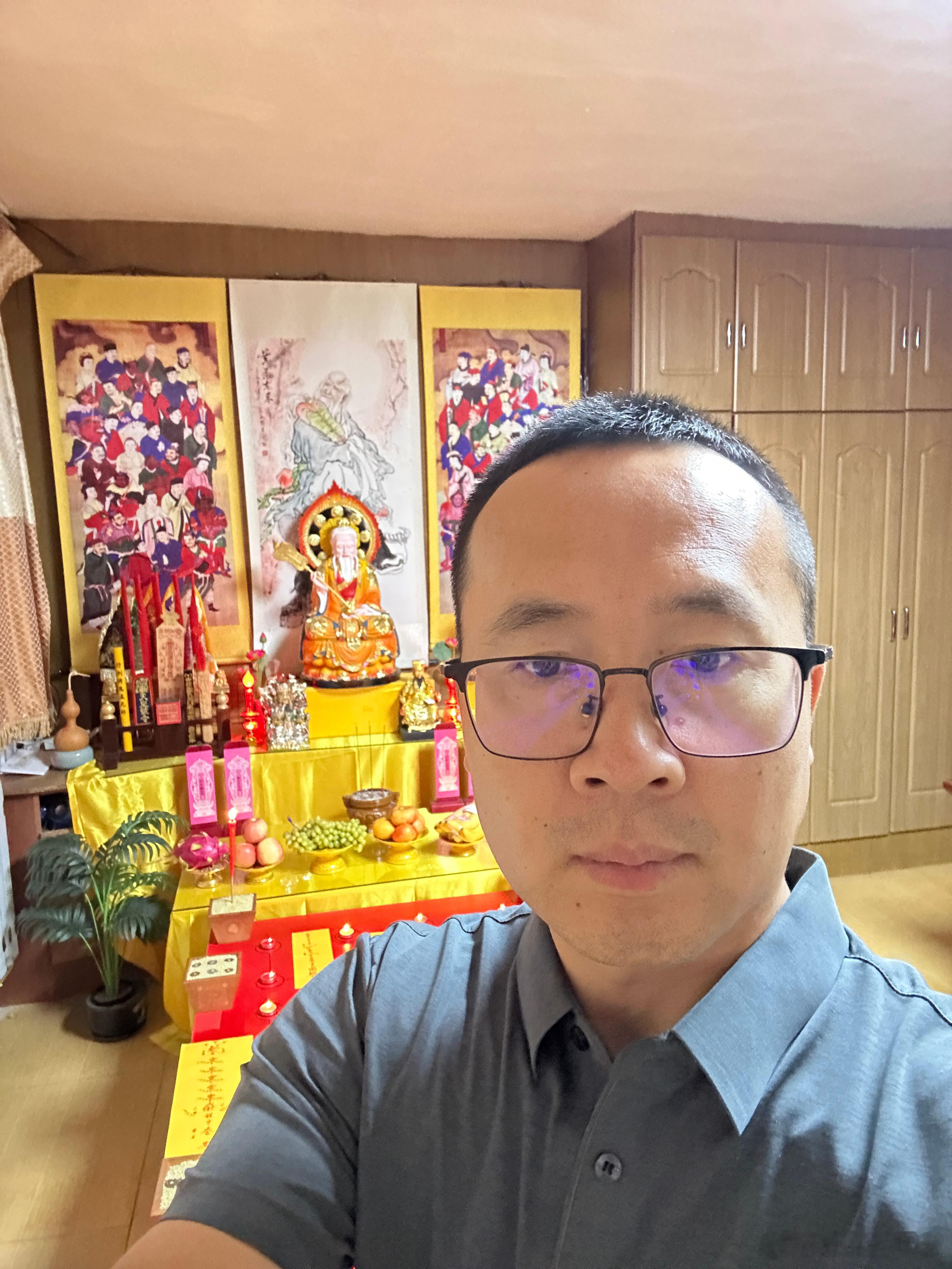 如果你现在还在被催婚，或者在纠结要不要将就，不妨静下心来，看看你的时柱是不是藏着