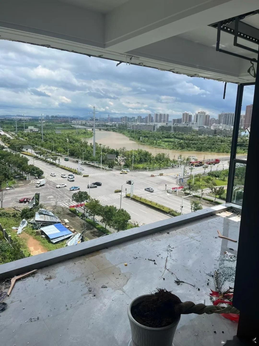 5人家中遭龙卷风卷走湖北龙卷风灾害，正在暴露出残酷的细节。根据南方周末记者采访和