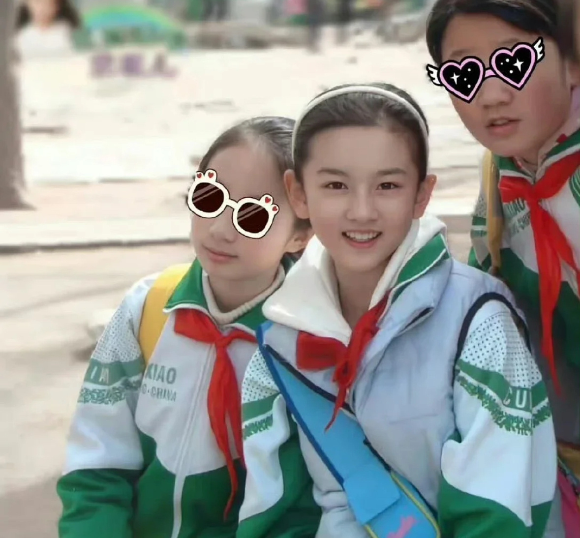 宋祖儿童年照，等比例放大的小女孩 ​​​