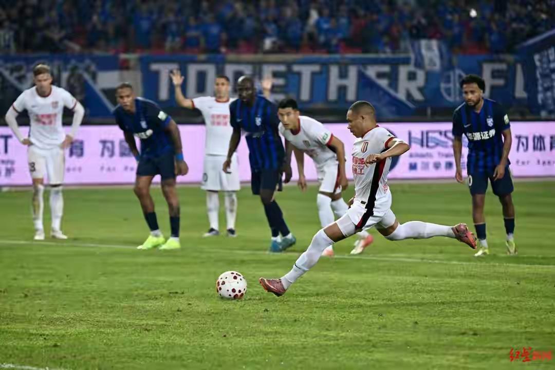 0比1成都蓉城，武汉三镇已成中超战绩最差球队！
中超联赛第六轮，武汉三镇主场0比