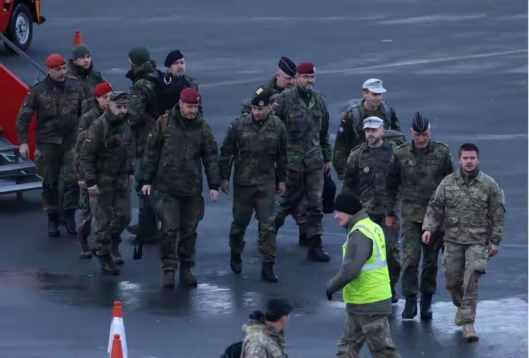 不到48小时，德军就溜了，还有人跟着跑，没有人能阻止特朗普。2026年刚开年，格