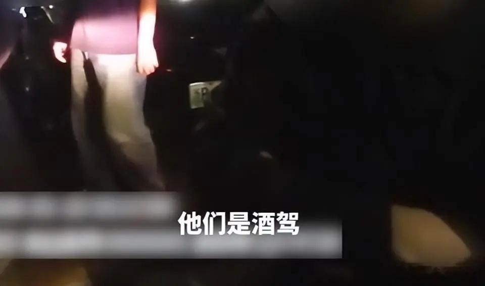 【连环撞车后男子揽下全部责任，一听维修费要10万，立马“怂”了：我不是司机】爱车