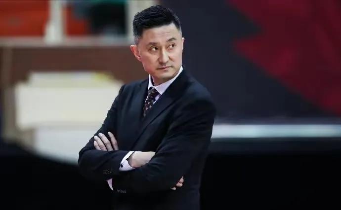 终于回来了！潜力新星重返广东队，杜锋再给一次机会。前四？能进前八杜锋、朱芳雨都要