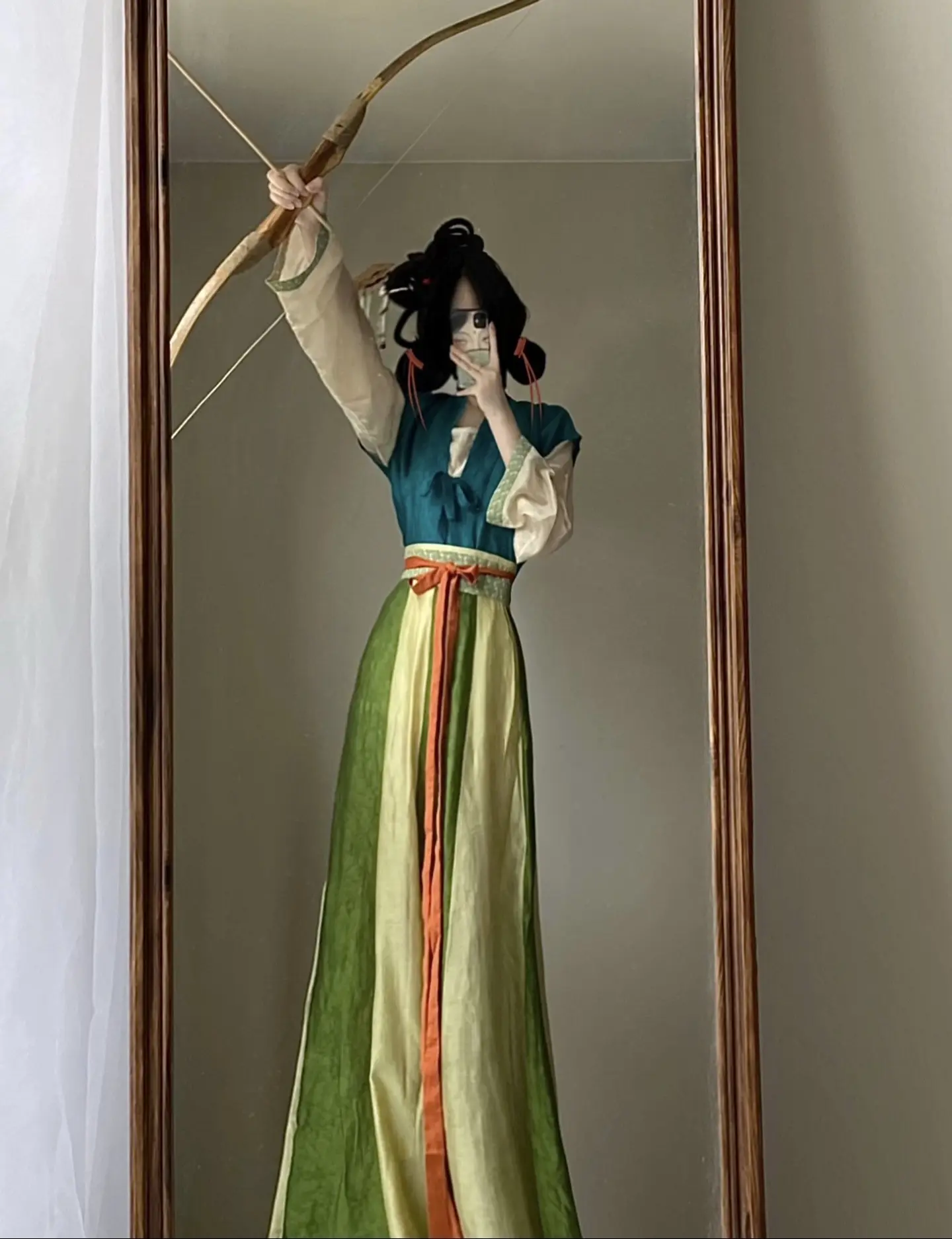 “我偏要当上这女官 让我那眼高于顶的嫡姐瞧瞧”