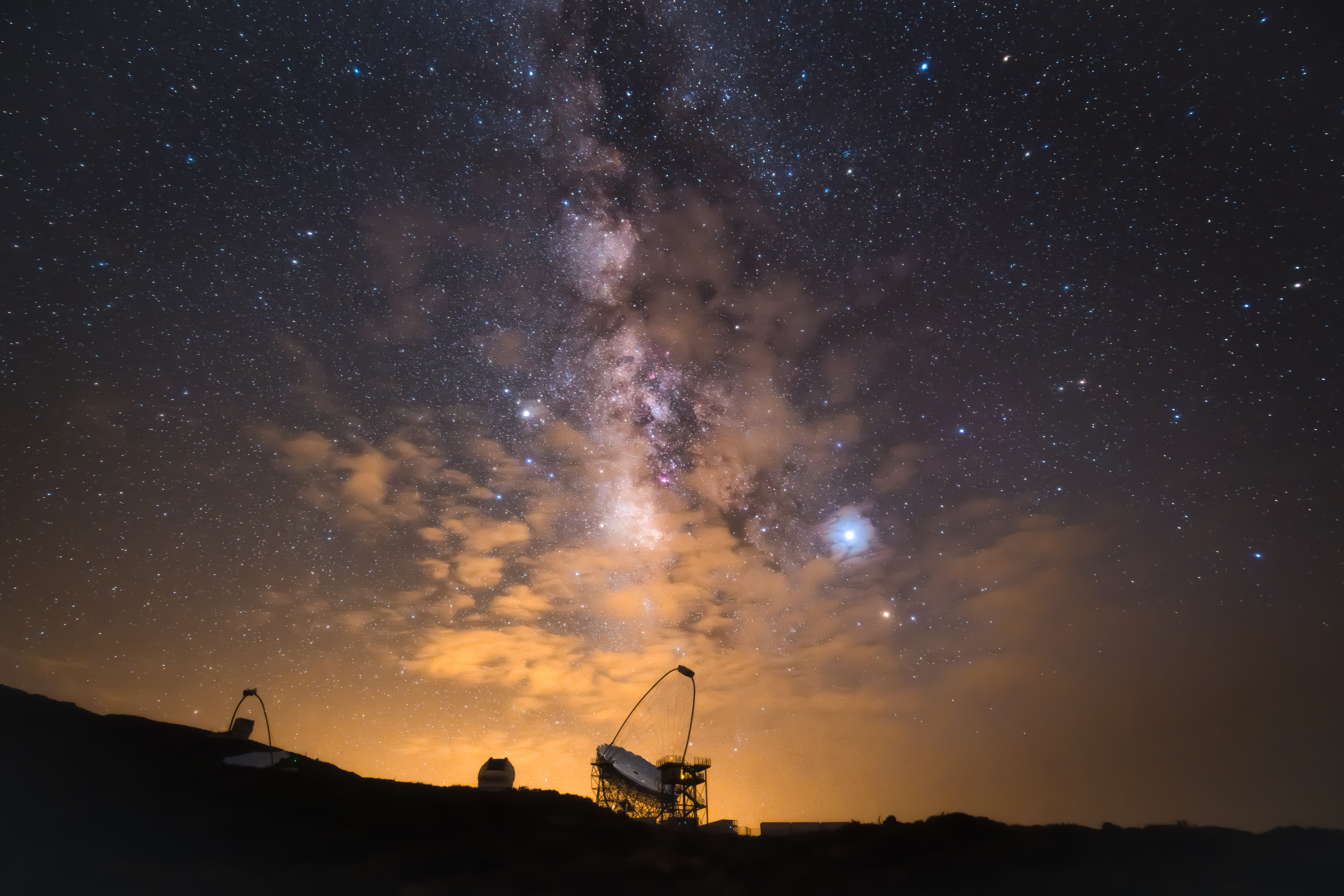 “夜行西班牙La Palma天文台，繁星和望远镜矩阵包裹的夜晚。”重返Mucha