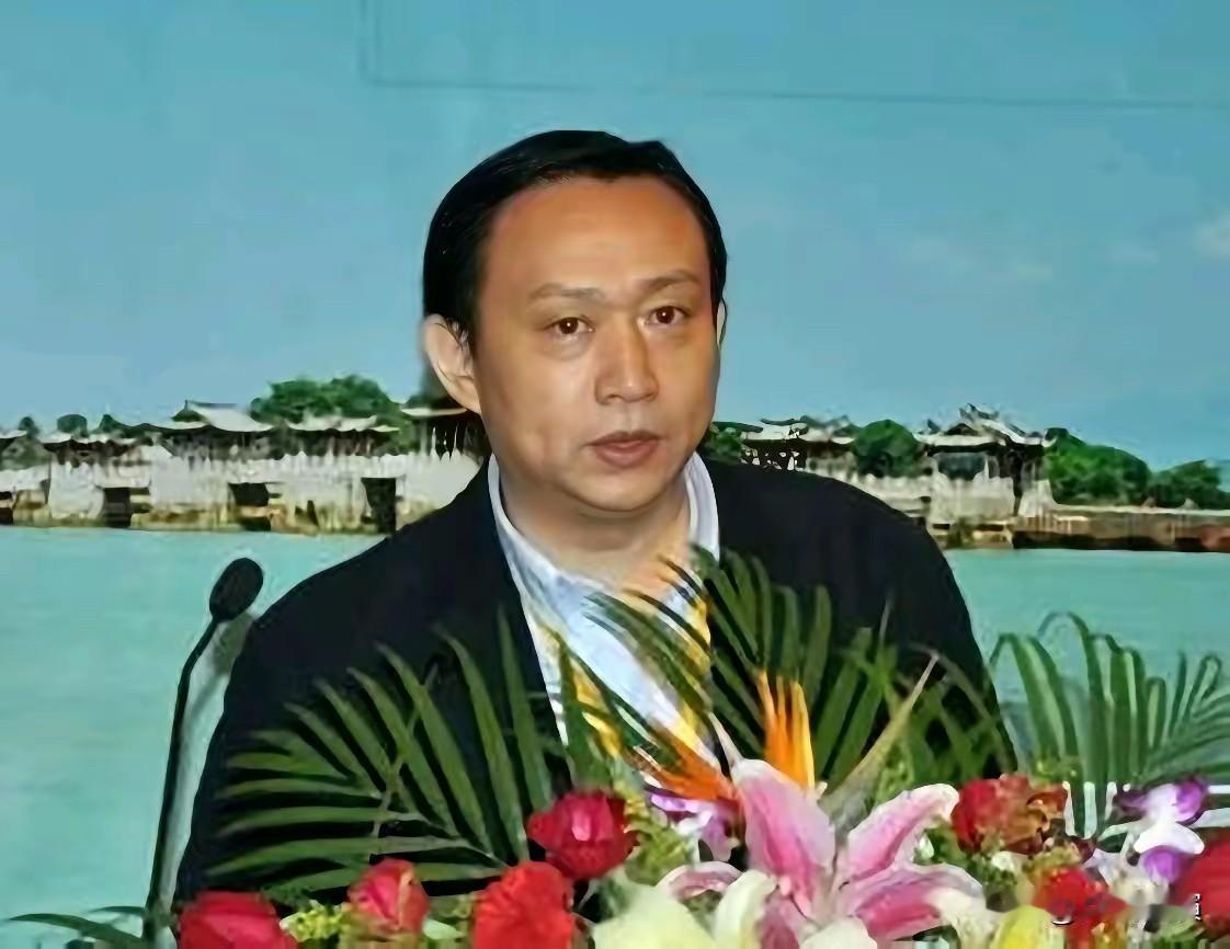 我国的学者卢麒元，近日在北京公开发声

这话说得太戳心窝子了！立法者参与立法前要