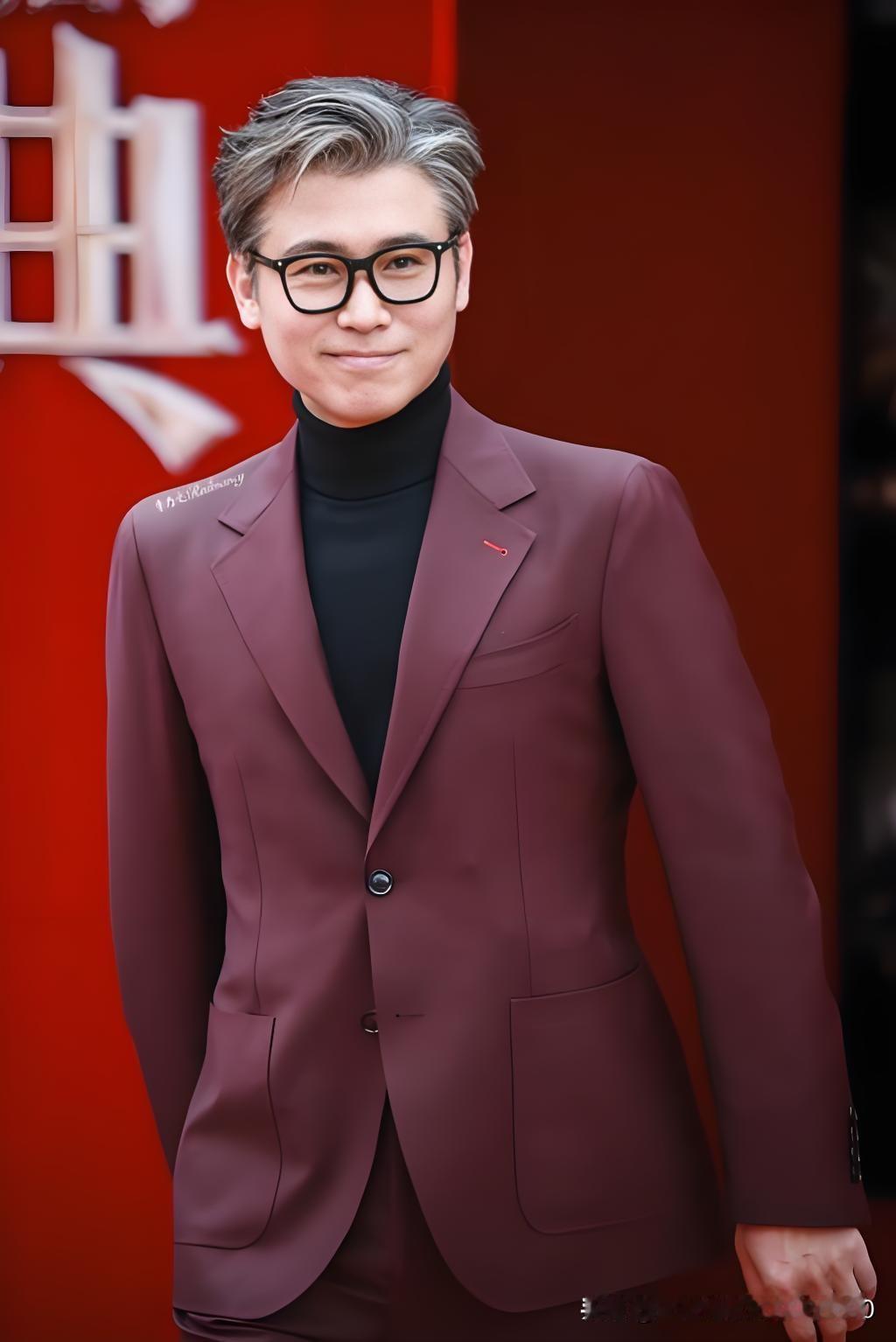 李乃文说，我在银川出生，我的名字是我爷爷给起的，等我五岁多回天津，我发现我们家还