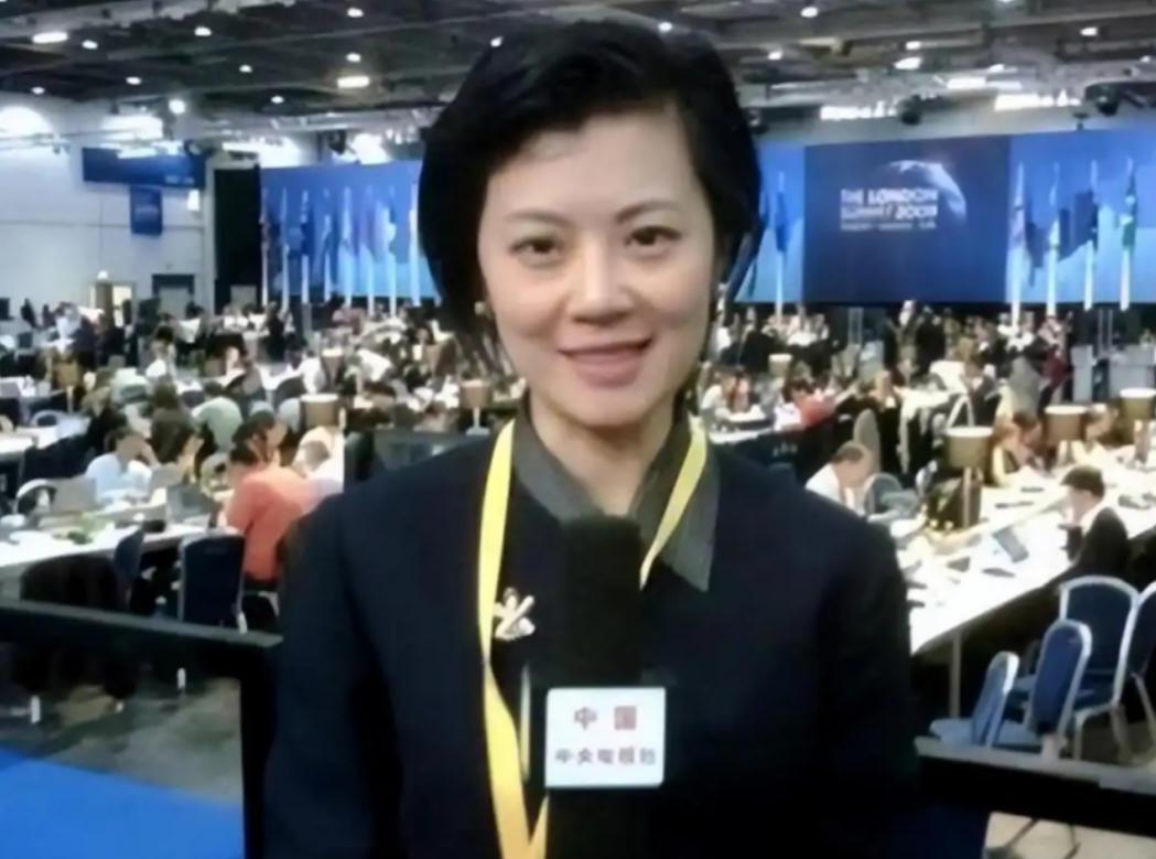 2004年，34岁的姜丰在入籍申请书上签下名字时，大概没料到，这个让她在伦敦豪宅