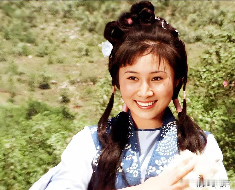 丁岚与李连杰的爱情故事，就像一场未完成的电影。1982年拍《少林寺》，18岁的丁