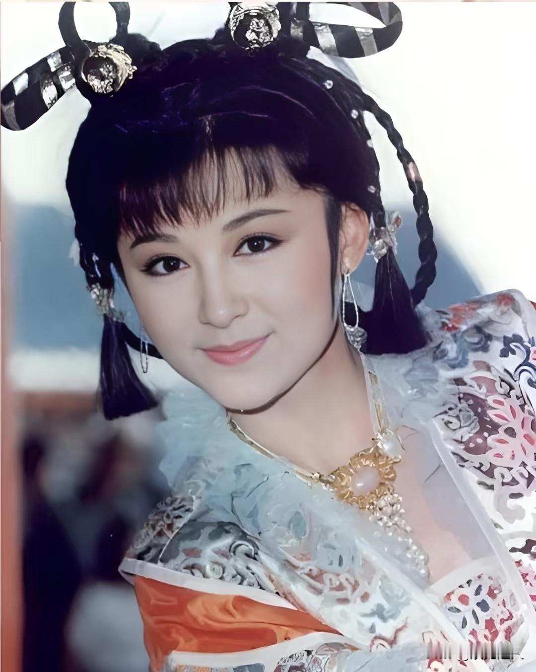 谁也没有想到，当年潘迎紫靠《一代女皇》封神时，差点因为年龄被剧组劝退？

38岁