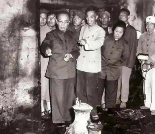 1956年，郭沫若带人挖掘定陵，可不久后，他的妻子和儿子都自杀身亡，参与挖掘的专