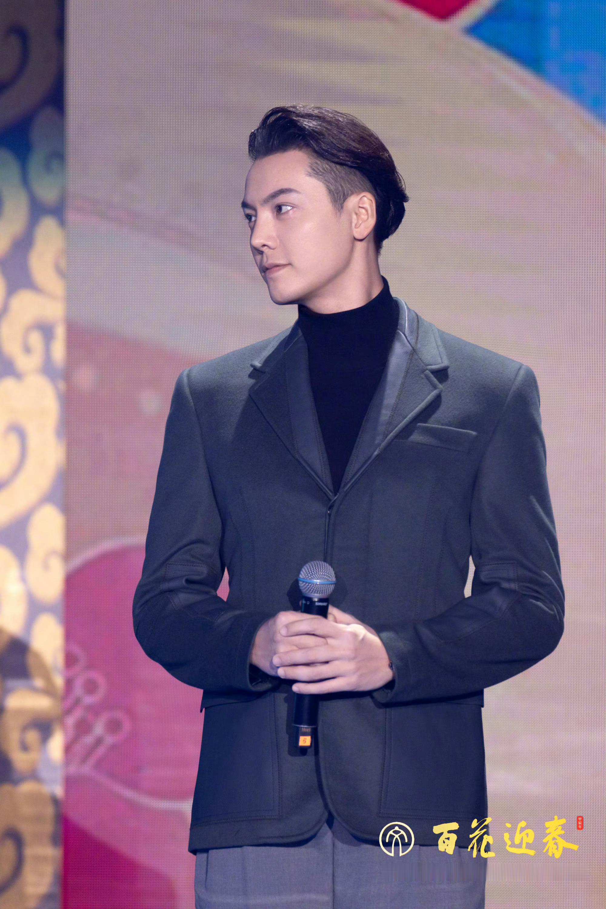 #陈伟霆用水果谐音梗送春节祝福# 居然用水果谐音梗送祝福？饱饱你别太会整活儿[笑