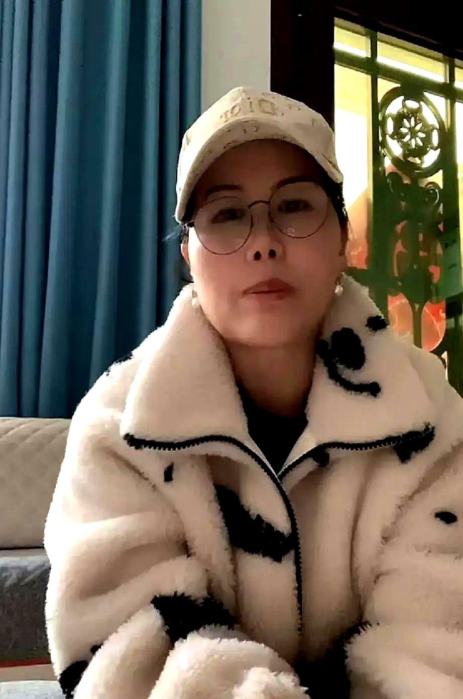 你刷的那些“婆媳大战”、“家庭矛盾”，其实都是明码标价的剧本。筱梅直播里一句“别