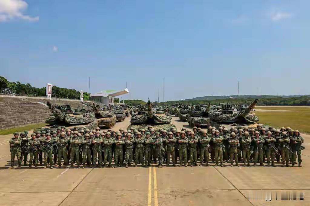 4月22日，台军方公布了7大类军购，无人机高达21万架，1320艘自杀式无人艇。