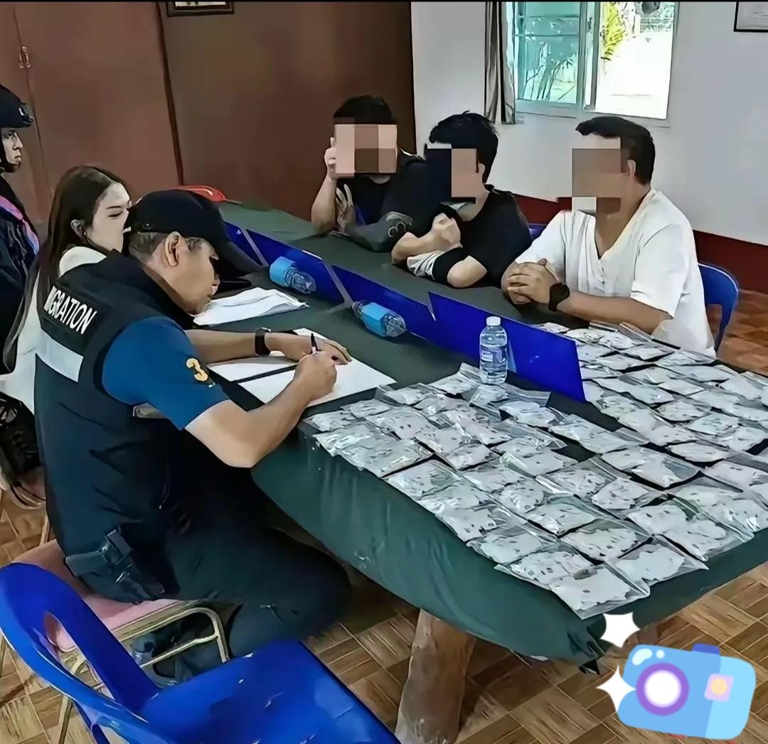 泰国那边传来的消息，真是把咱脸都打肿了！

三个同胞在边境被扣，随身行李竟塞了8