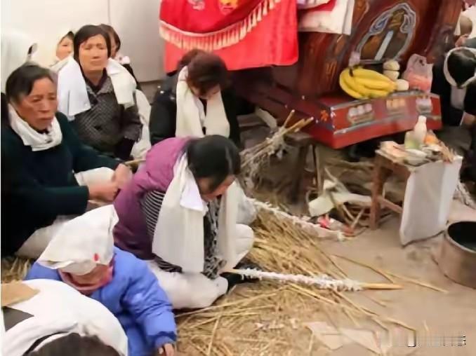62岁姑妈走了，出殡时5个儿女没有一个人掉眼泪，有人骂他们冷血，我却觉得：死后哭