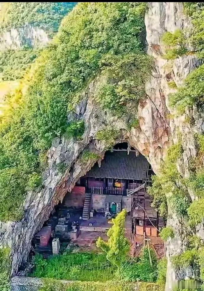 这确实是好地方，日不晒，雨不淋！ ​ ​​​