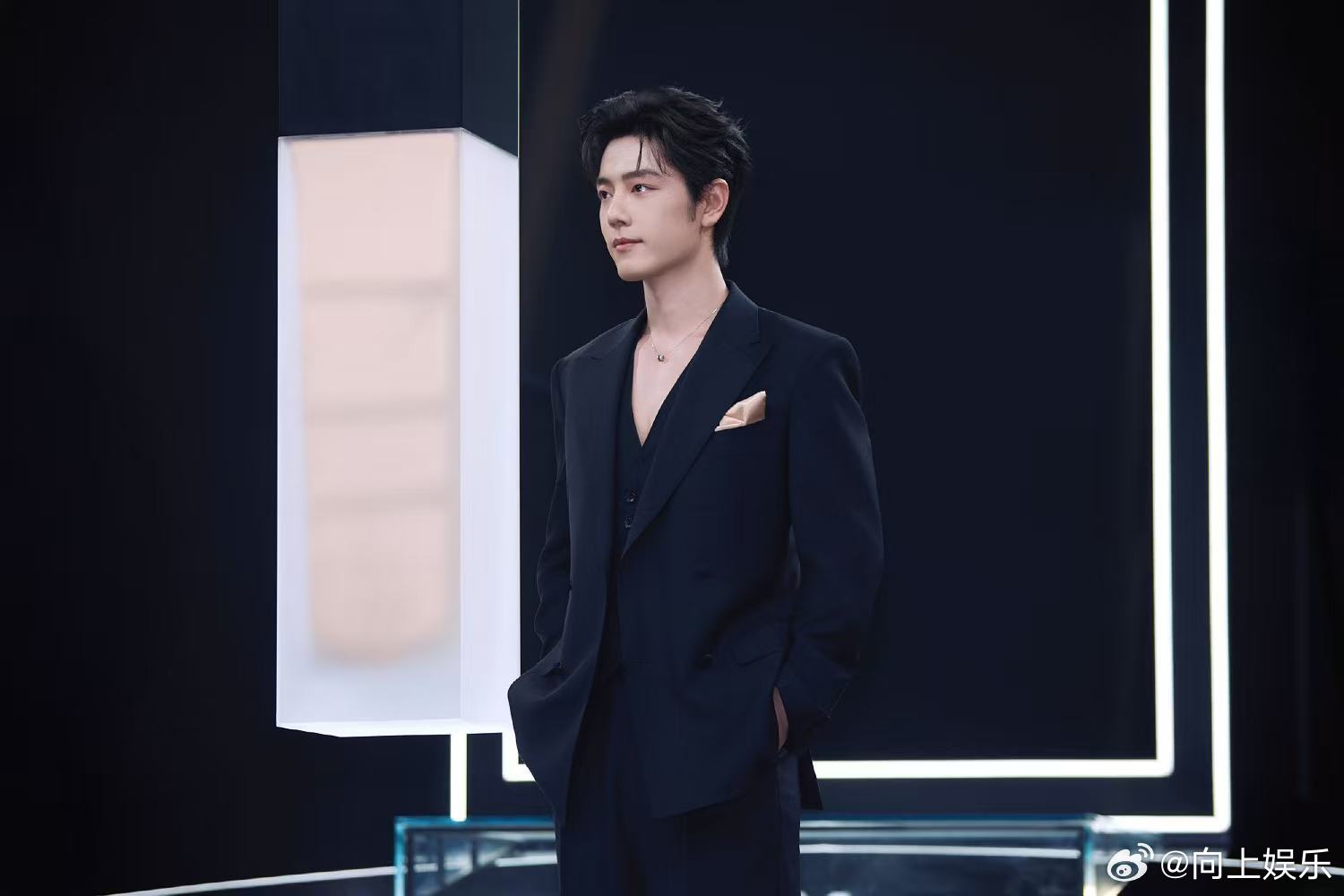 夯爆了肖战肖战顶级侧颜名品身材巨星气场 夯爆了肖战，顶级侧颜、名品身材、巨星气场