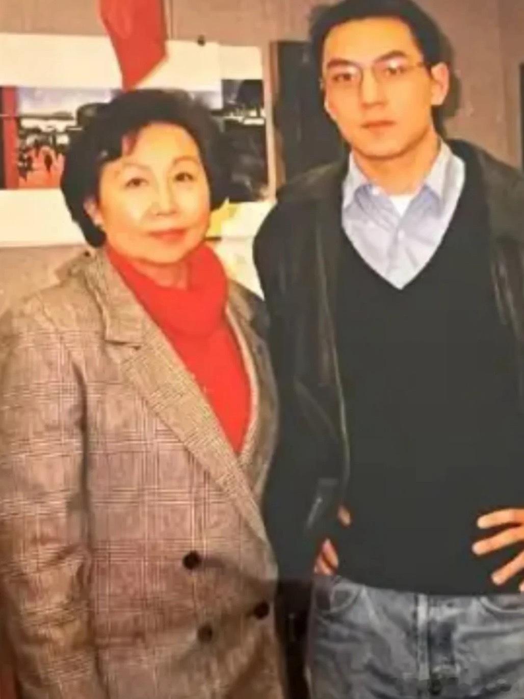 原来吴彦祖的爸爸妈妈长这样啊 