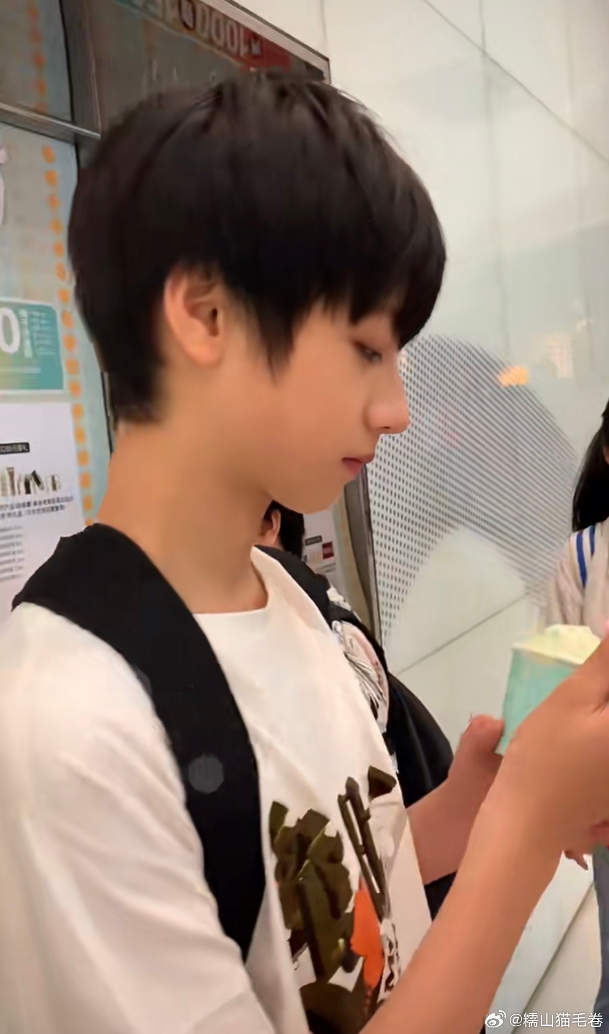 从小就爱吃甜品的小猪咪喝奶茶要加三份珍珠的嗜甜宝贝朱志鑫吃粽子放了一大勺白糖