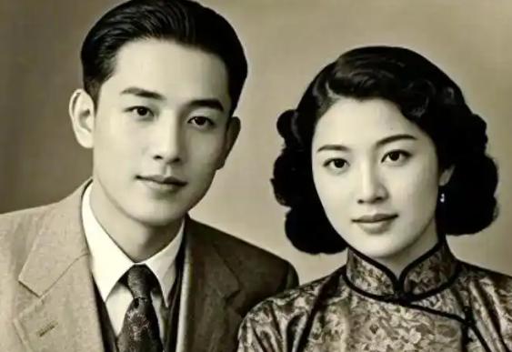 1939年，年仅23岁的长子孔令侃，在赴美途中，竟与母亲宋霭龄的牌友，年长他17