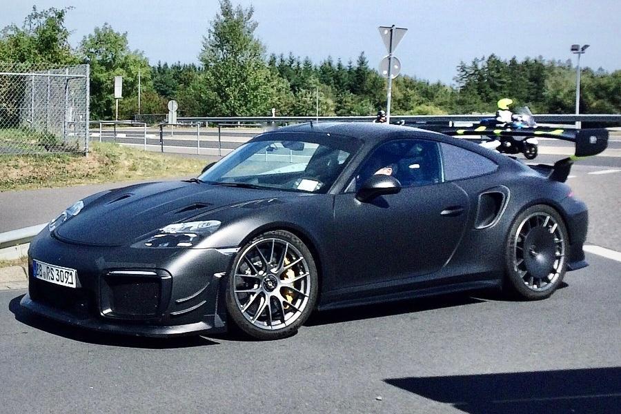 平头911来了Manthey正在开发一款新车，911的圆灯被扁平的新设计取代，致