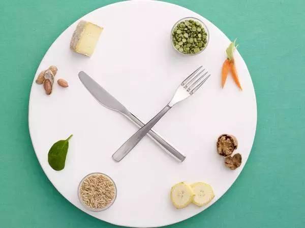 减肥时有些人会瘦得很快
原因只有一个，就是对自己够狠
但是也不是够狠就能瘦
练得