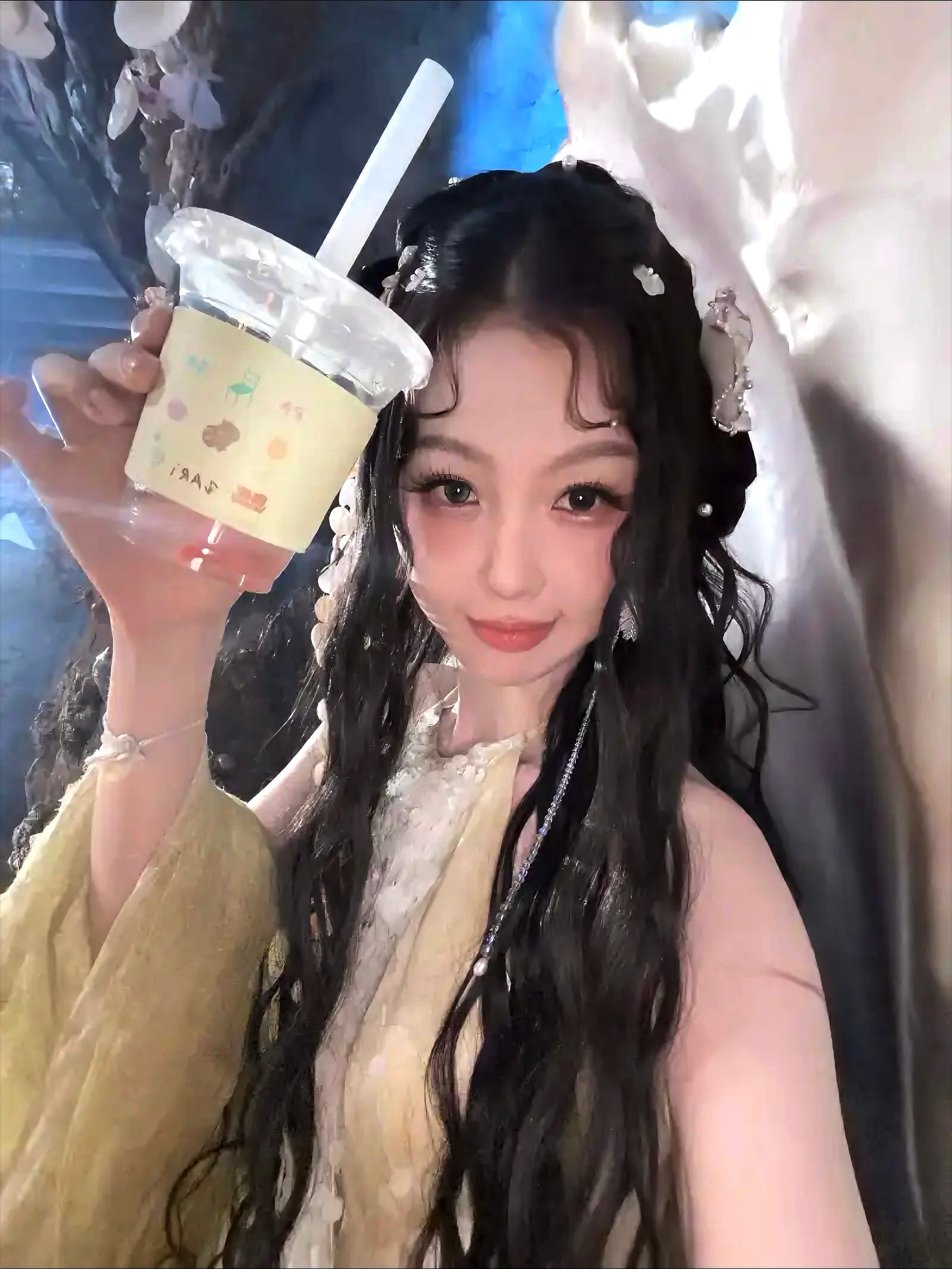 这个小河蚌看起来很美味的样子呀…虞书欣 虞书欣工作排到明年了 ​​​