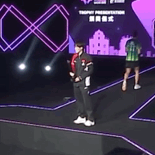 等着莎莎来合影[嘻嘻][嘻嘻] ​​​