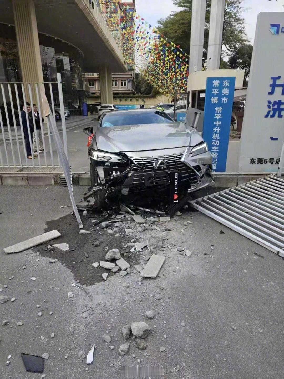 目测还没出4S店…….[并不简单][并不简单] 