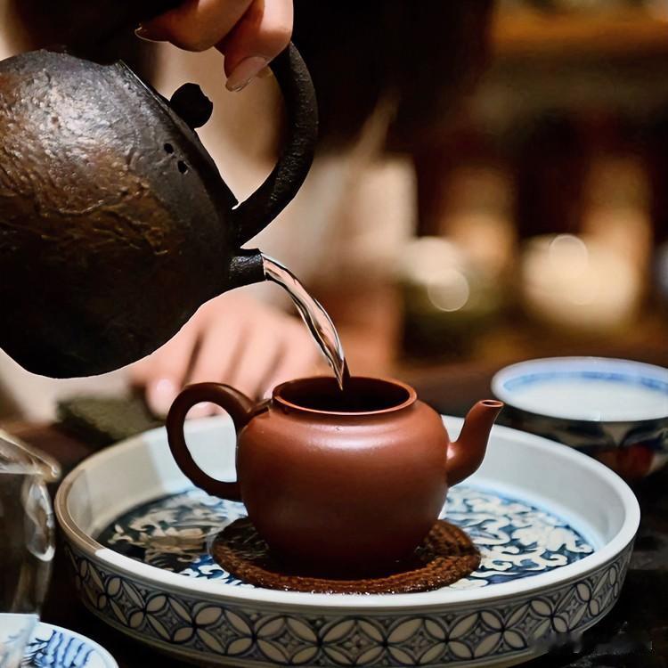 普洱茶的魅力有多大?

日子快了，心便容易慌。喧嚣灌满耳朵，烦躁缠住脚步，想寻一