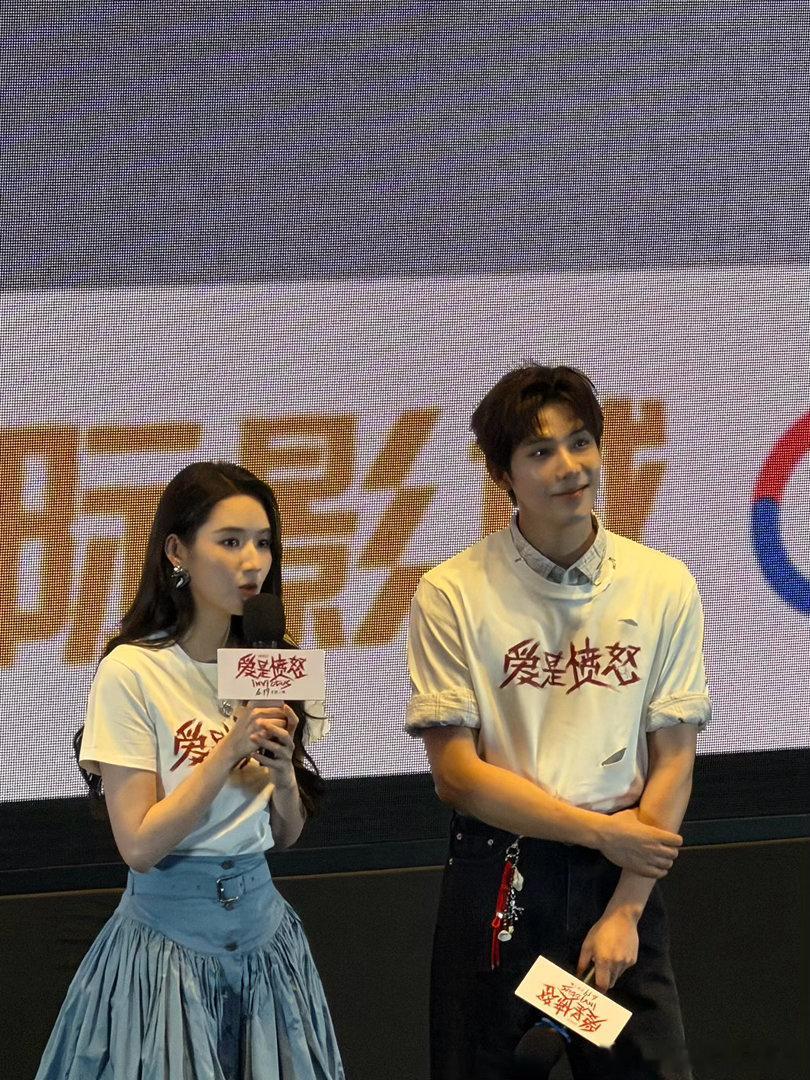 王玉雯回头这下王玉雯线下美成这样了线下近距离见证王玉雯的美貌，自然回头没有刻意表