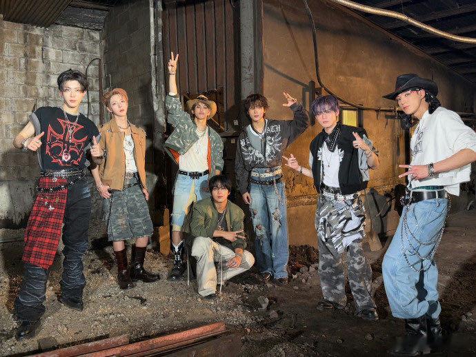 kpop连续10张专辑突破百万销量的男团NCT DREAM迷你6辑《Beat I